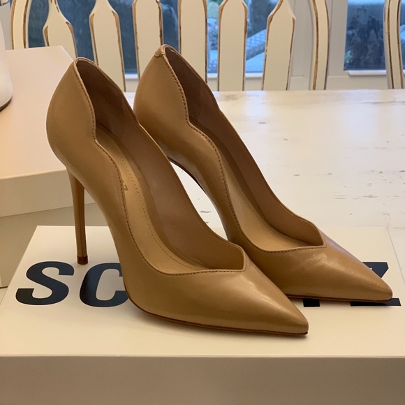 schutz pumps
